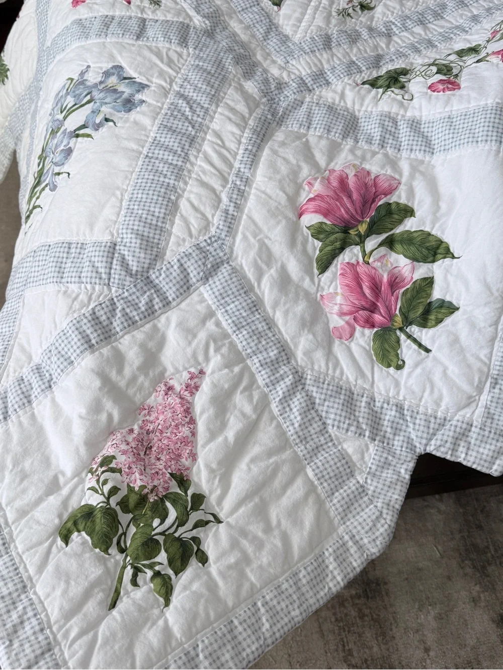 Blue Floral Diamond-Edge Quilt Queen Size